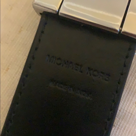 Selling a Michael Kors belt - Picture 2 of 4
